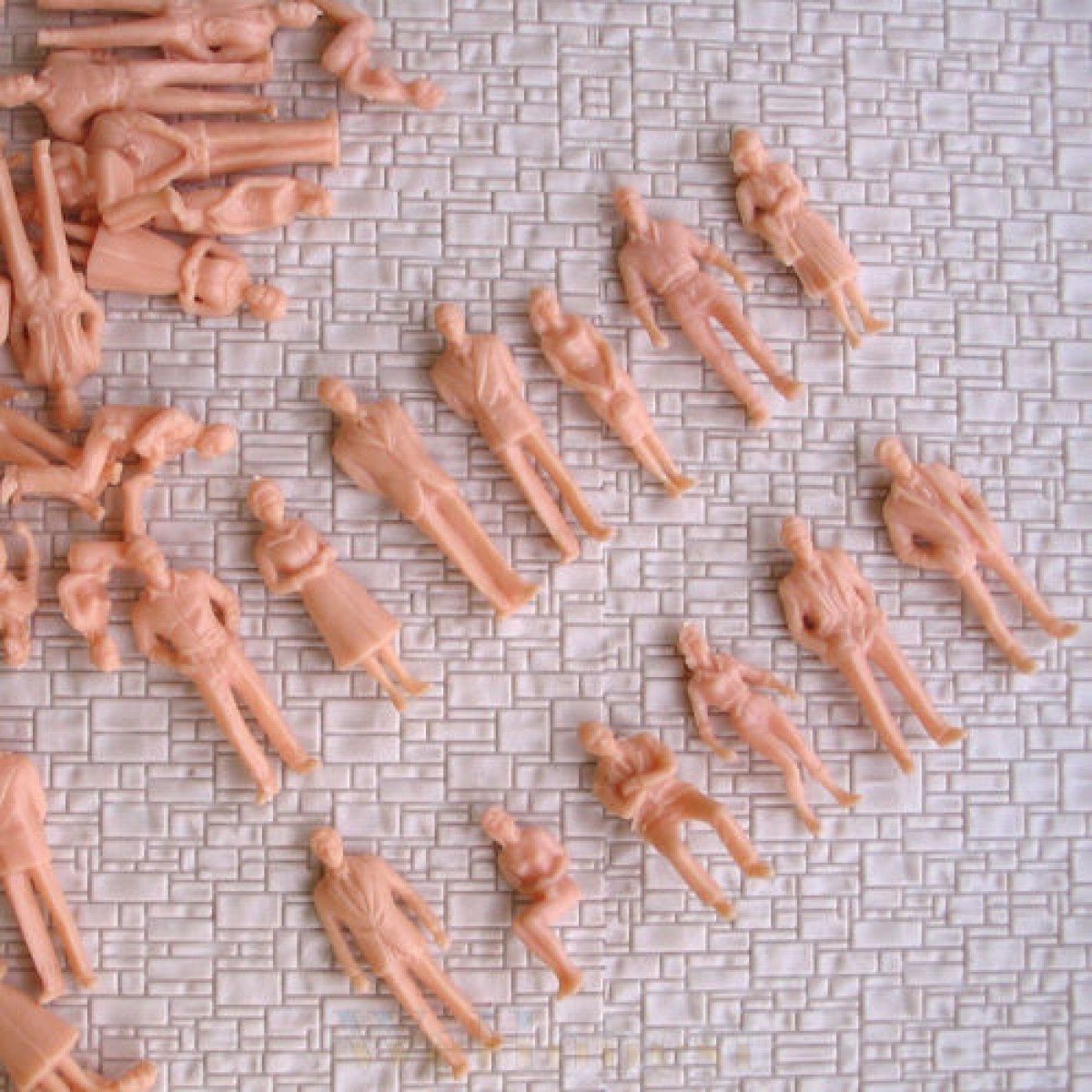 65 pcs O Scale 1:48 Unpainted Figure people passengers